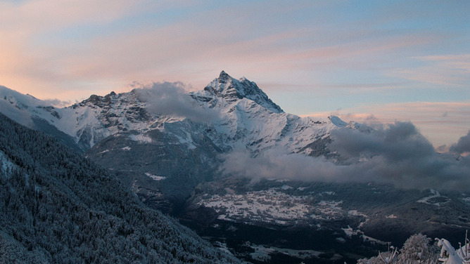 雪山山峰高山PPT背景图片